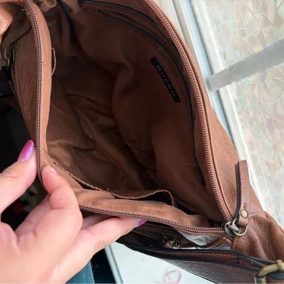 Bueno Brown Leather Shoulder Bag - Picture 6 of 13